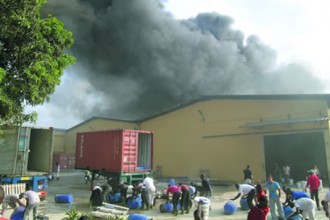Côte dÂ’Ivoire : Incendie de lÂ’Usine de la zone industrielle, le feu complètement maîtrisé 